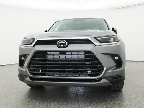 New 2026 Toyota Grand Highlander FWD image 32