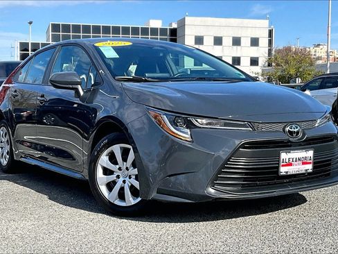 Used 2025 Toyota Corolla LE FWD image 2
