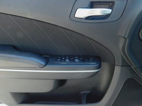 Used 2023 Dodge Charger SXT image 9