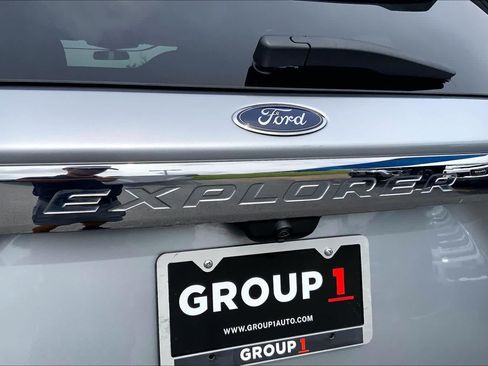 Used 2022 Ford Explorer XLT w/ Class IV Trailer Tow Package RWD image 31