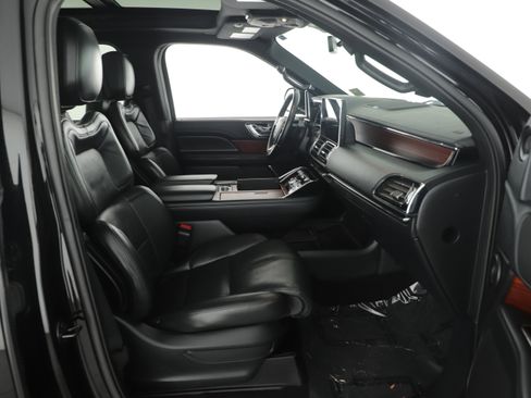 Used 2023 Lincoln Navigator Reserve image 11