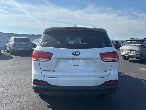 Used 2018 Kia Sorento FWD image 4