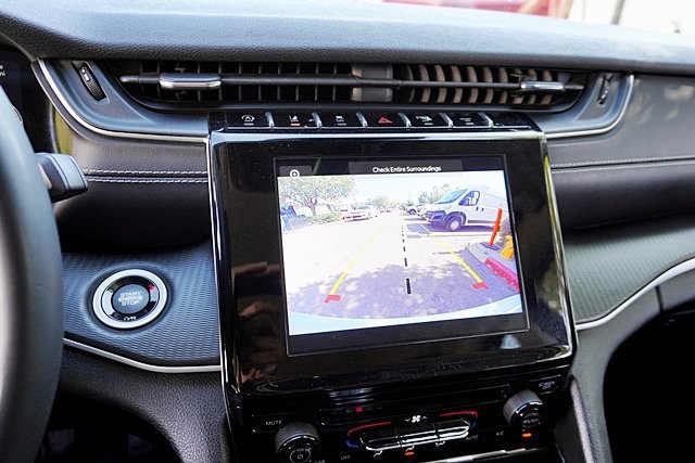 Used 2023 Jeep Grand Cherokee Laredo RWD image 27