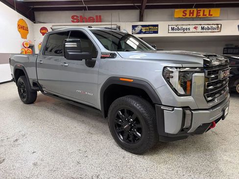 Used 2024 GMC Sierra 3500 AT4 w/ AT4 Premium Plus Package AWD/4WD image 11