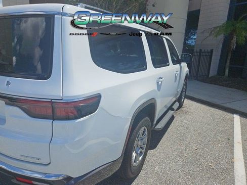Used 2022 Jeep Wagoneer Series I AWD/4WD image 5