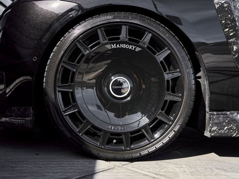 Used 2025 Rolls-Royce Spectre image 3