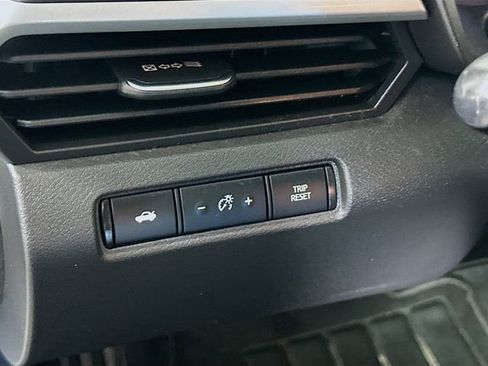 Used 2025 Nissan Altima 2.5 SV FWD image 11