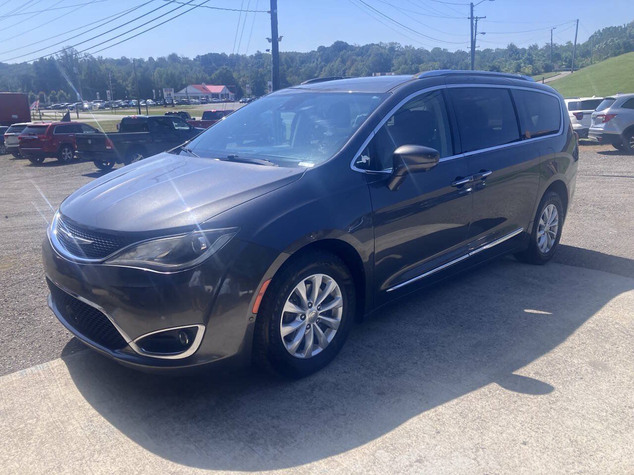Used 2019 Chrysler Pacifica Touring-L w/ Advanced Safetytec Group FWD image 1