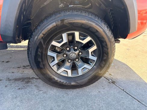 Used 2017 Toyota Tacoma TRD Off-Road image 36