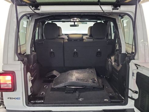 Used 2023 Jeep Wrangler Unlimited w/ Sun & Screen Package image 10