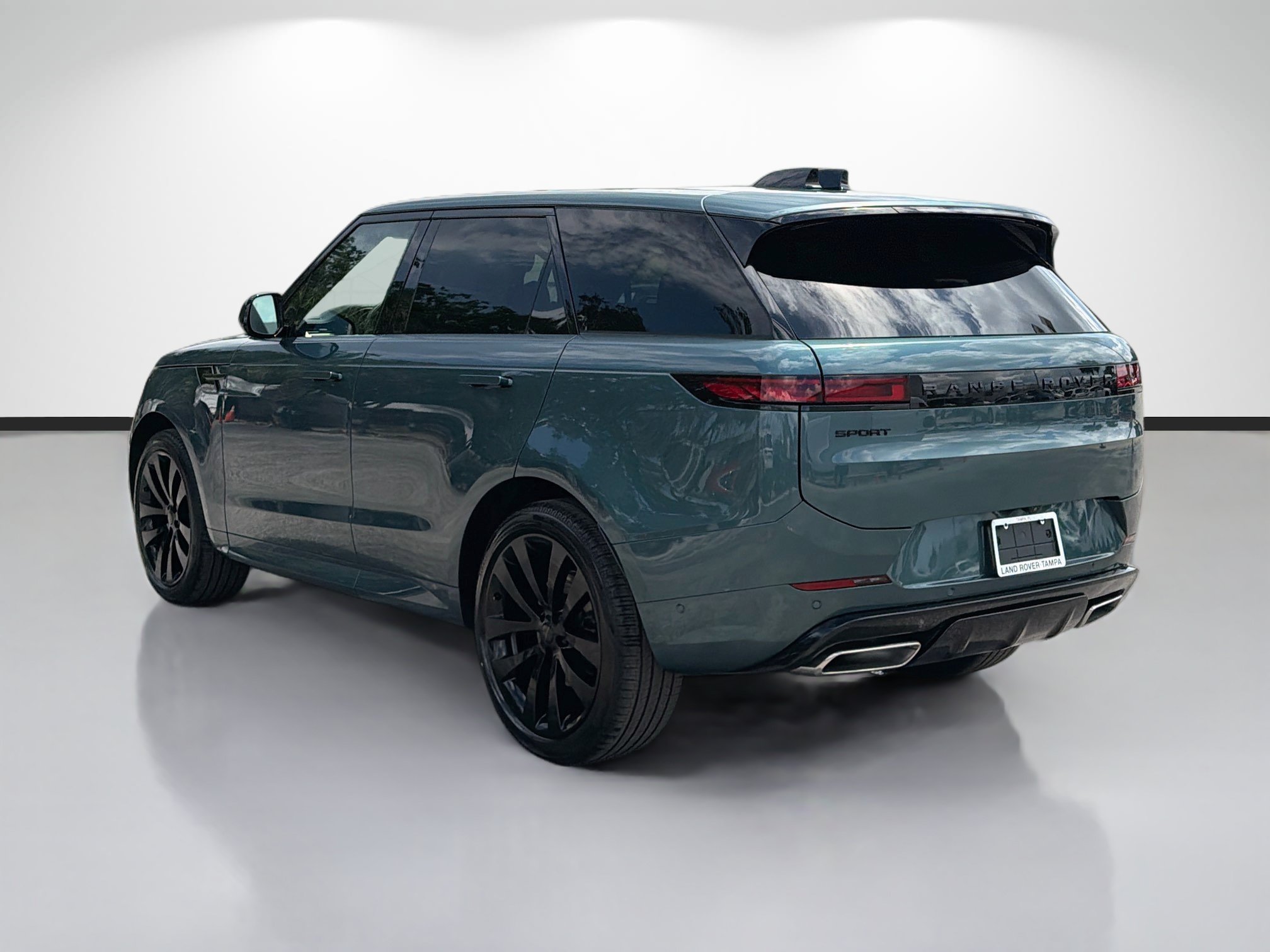 New 2027 Land Rover Range Rover Sport Dynamic SE AWD/4WD image 3