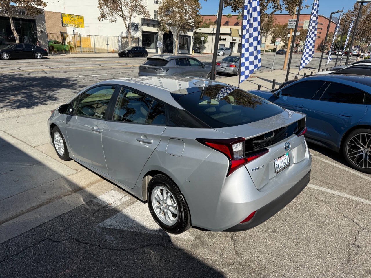 Used 2019 Toyota Prius L Eco FWD image 18