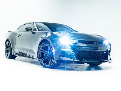 Used 2017 Chevrolet Camaro SS RWD image 5