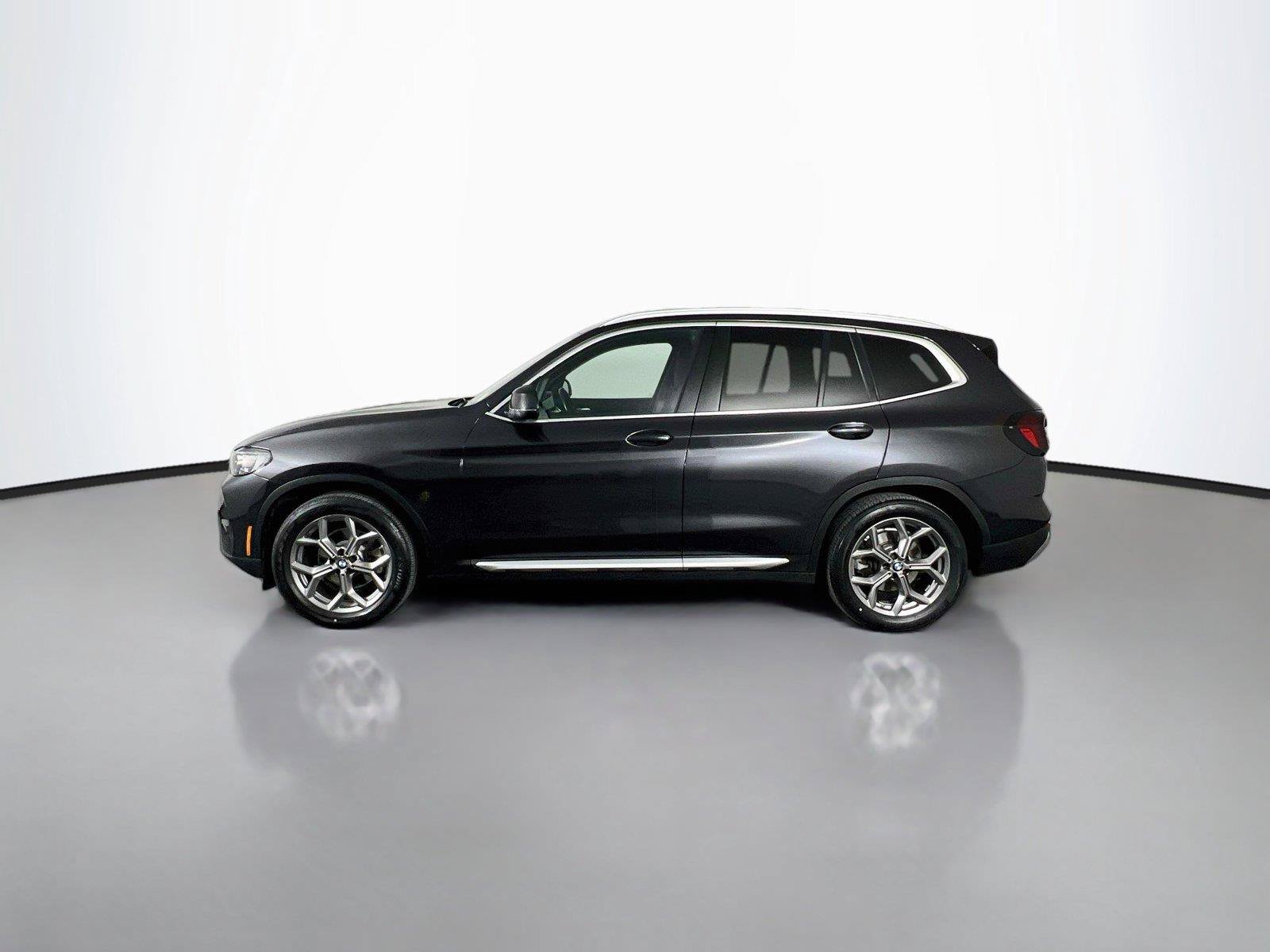Used 2023 BMW X3 xDrive30i w/ Premium Package AWD/4WD image 3