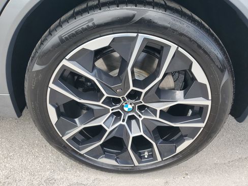 Used 2025 BMW X7 M60i w/ Executive Package image 32