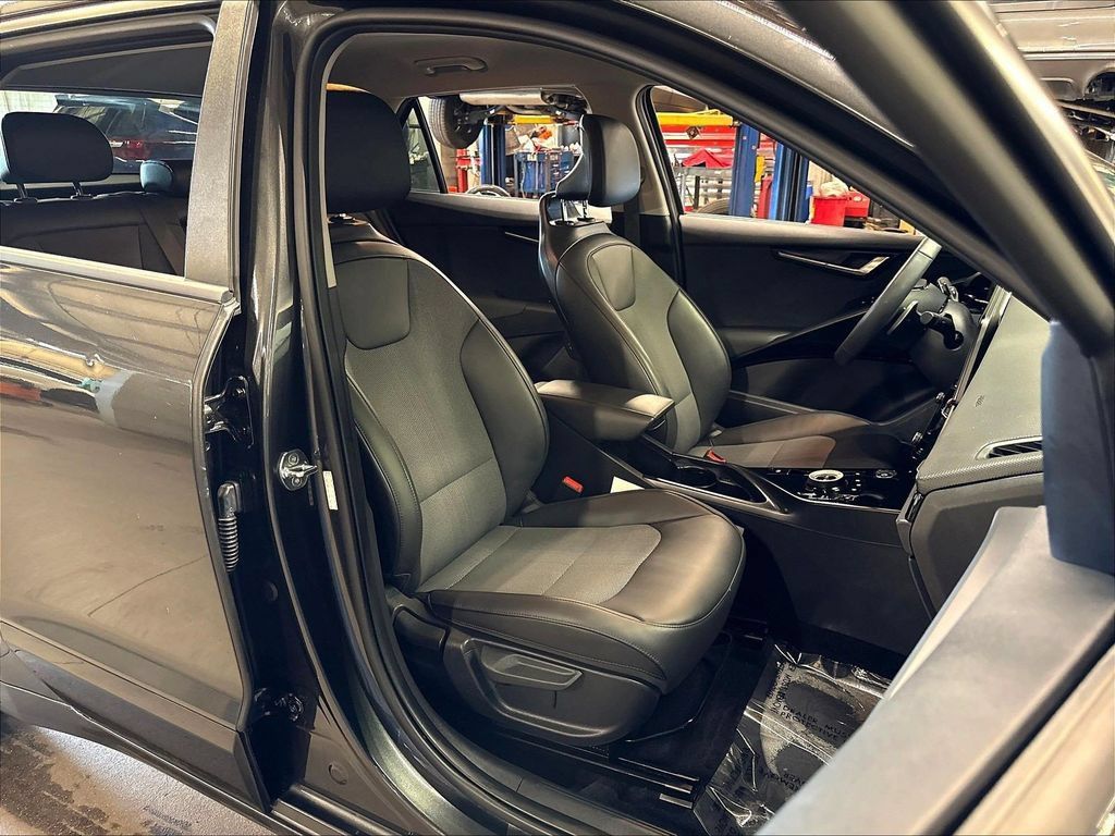 Certified 2023 Kia Niro Wind w/ Wind Preserve Package FWD image 35