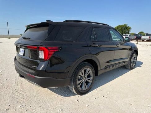 New 2026 Ford Explorer Active w/ Active Comfort Package AWD/4WD image 4