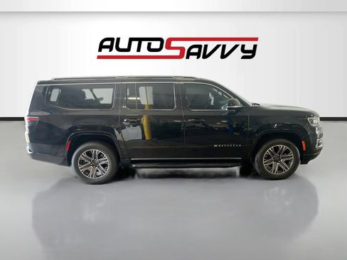 Used 2025 Jeep Wagoneer L 4WD image 8