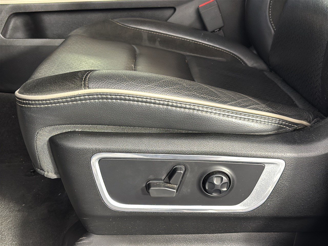 Used 2021 RAM 1500 Laramie RWD image 16