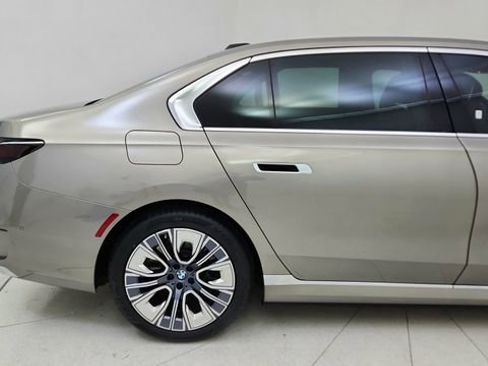 Used 2023 BMW i7 xDrive60 image 15