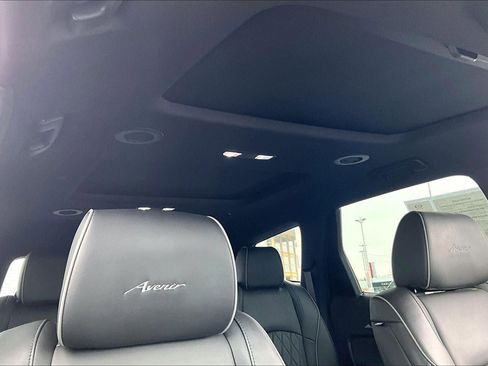 Used 2024 Buick Enclave Avenir w/ Avenir Technology Package image 29