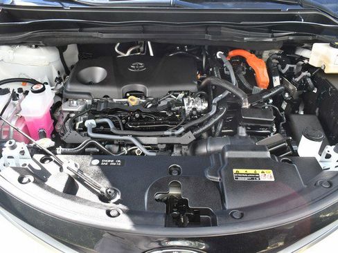 Certified 2025 Toyota Sienna Platinum image 32