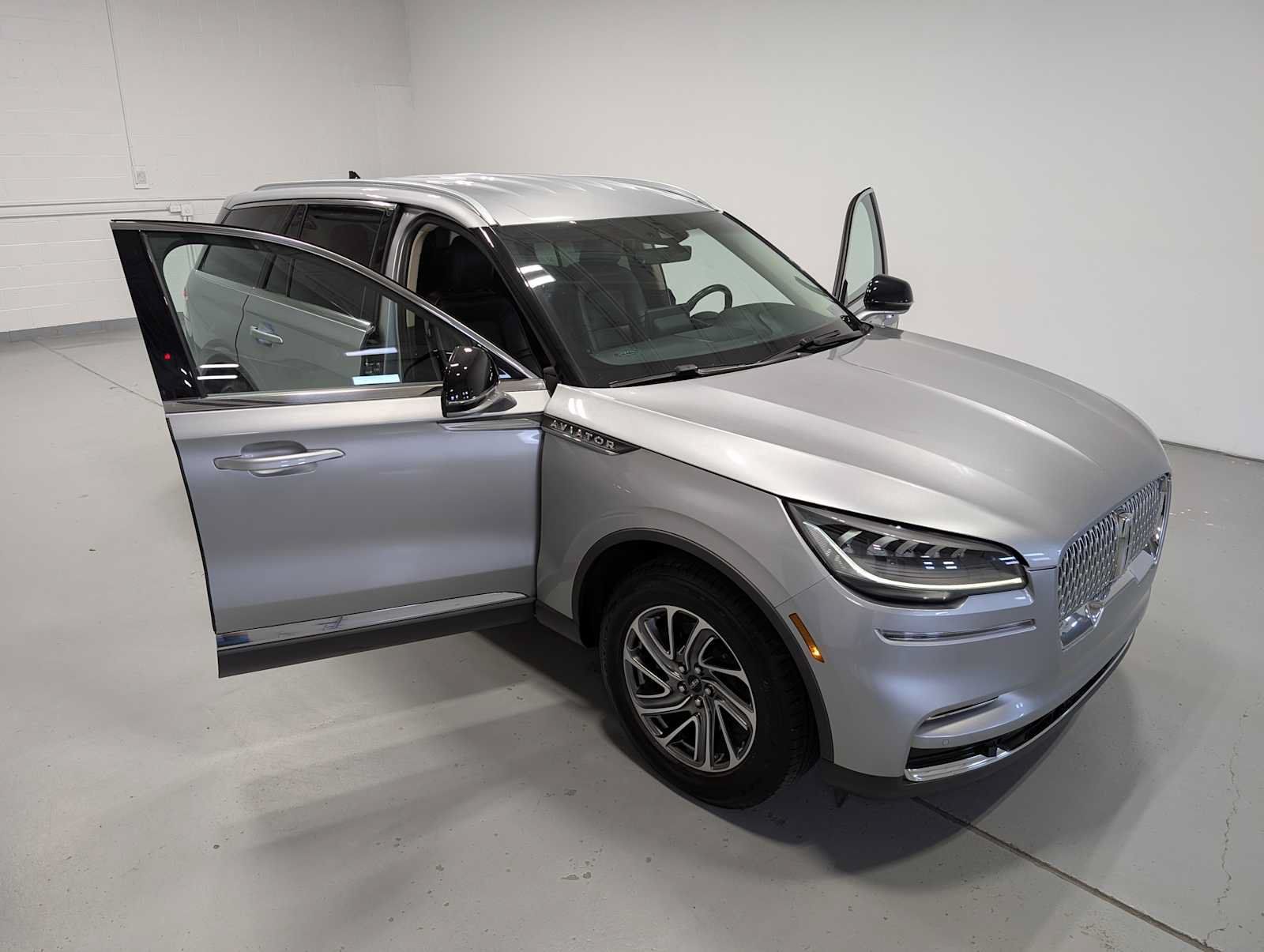 Used 2021 Lincoln Aviator AWD w/ Elements Package image 17