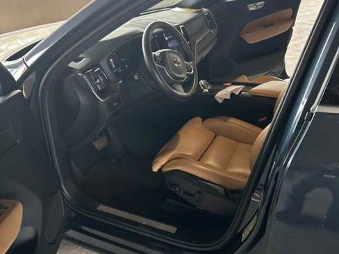 Used 2023 Volvo XC60 B5 Ultimate w/ Protection Package Premier image 4