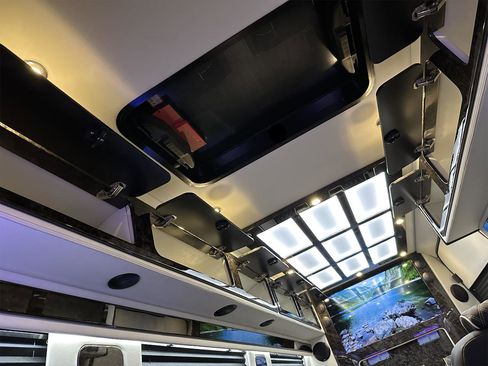 Used 2024 Mercedes-Benz Sprinter 3500 image 37