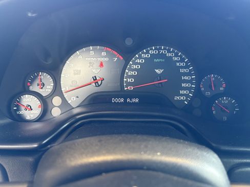 Used 2002 Chevrolet Corvette Coupe w/ Preferred Equipment Group2 RWD image 12