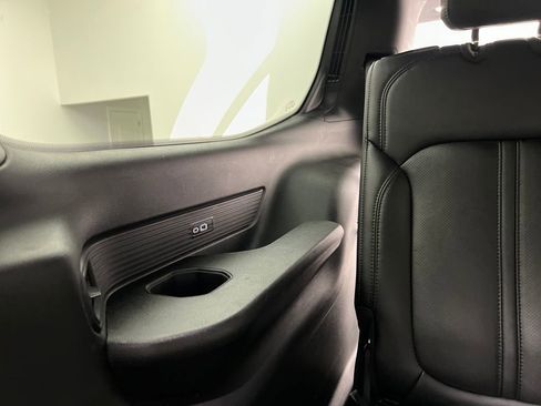 Used 2024 Jeep Wagoneer Series II w/ Flexible Seating Group image 33