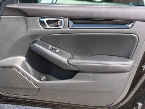 Used 2023 Honda Civic Touring image 9