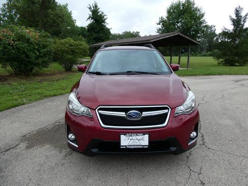 Used 2016 Subaru Crosstrek 2.0i Limited w/ Popular Package #2 AWD/4WD image 2
