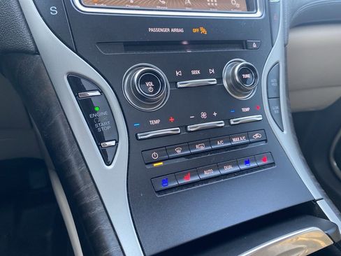 Used 2019 Lincoln Nautilus Reserve image 12