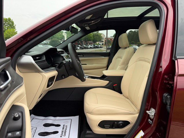New 2026 Jeep Grand Cherokee L Limited w/ Luxury Tech Group II AWD/4WD image 13