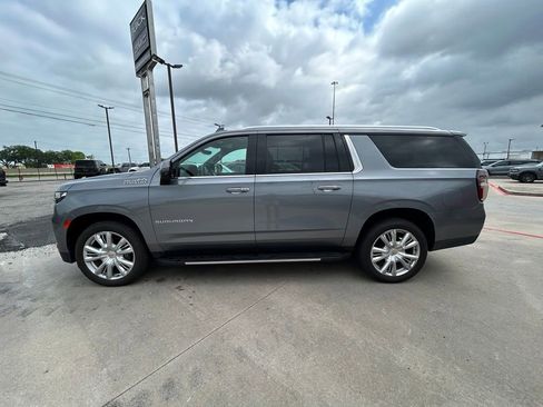 Used 2021 Chevrolet Suburban High Country AWD/4WD image 2