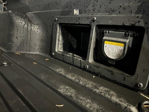 Used 2017 Toyota Tacoma TRD Sport image 6