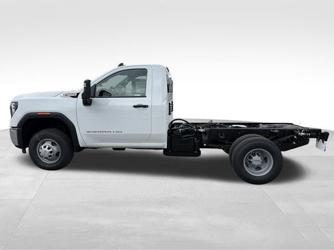 New 2026 GMC Sierra 3500 Pro image 4