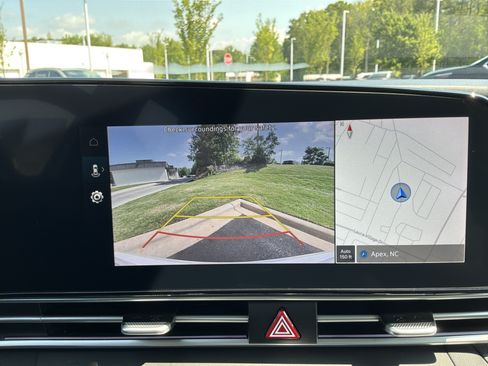 Used 2025 Hyundai Elantra SEL FWD image 25