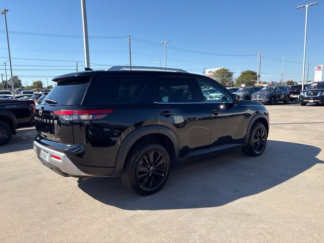 Used 2025 Nissan Pathfinder SL AWD/4WD image 3