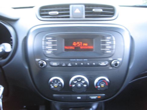 Used 2016 Kia Soul FWD image 34