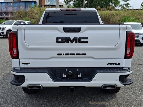 Used 2024 GMC Sierra 1500 AT4 w/ Technology Package AWD/4WD image 5