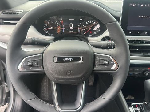 Used 2025 Jeep Compass Limited AWD/4WD image 12