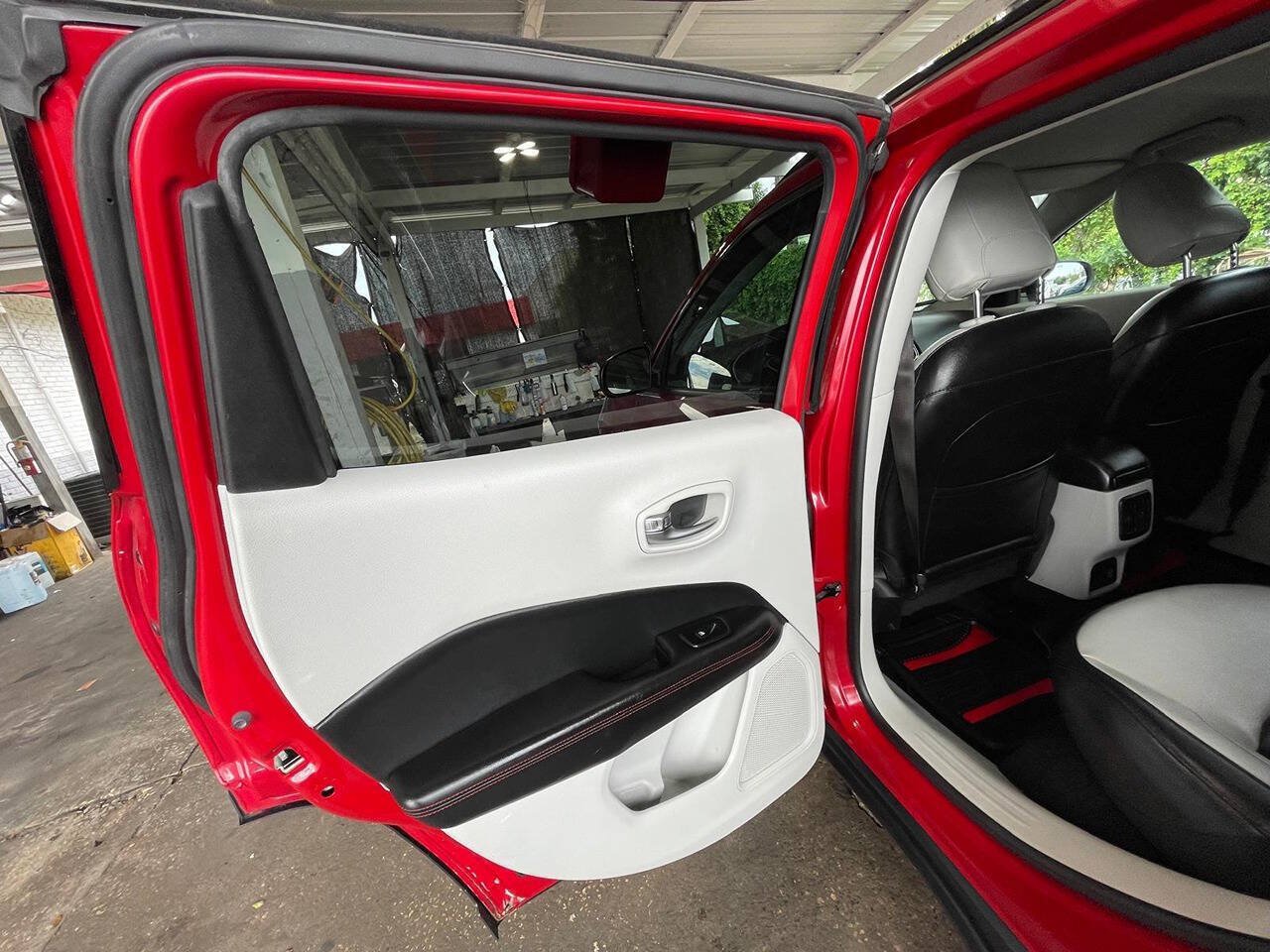Used 2019 Jeep Compass Limited FWD image 11