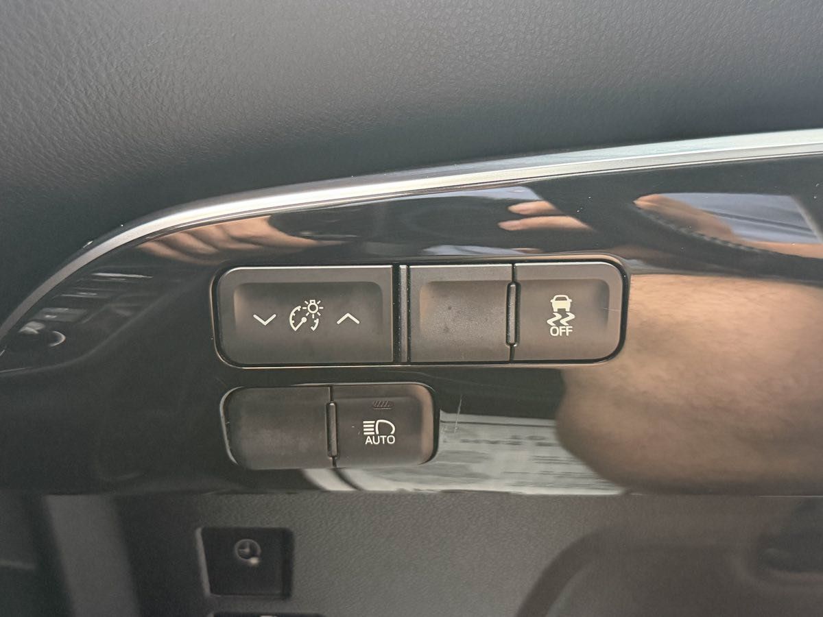 Used 2017 Toyota Prius Prime Premium FWD image 26