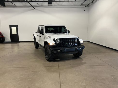 Used 2023 Jeep Gladiator Willys AWD/4WD image 1
