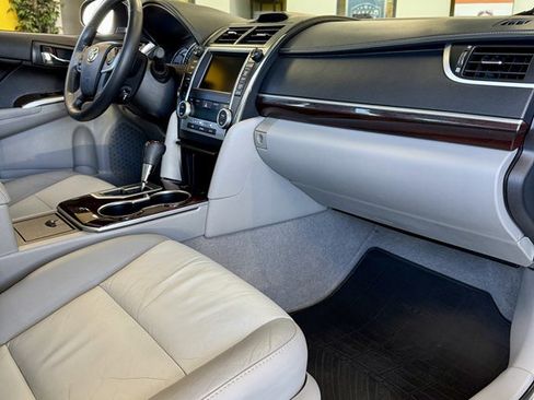 Used 2013 Toyota Camry XLE image 12