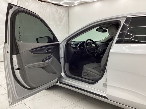 Used 2018 Chevrolet Impala LT w/ LT Convenience Package FWD image 16