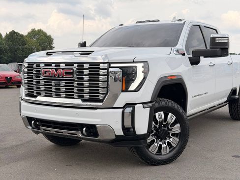 Used 2024 GMC Sierra 2500 Denali w/ Denali Reserve Package AWD/4WD image 4