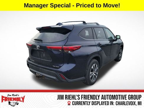 Used 2020 Toyota Highlander XLE AWD/4WD image 5